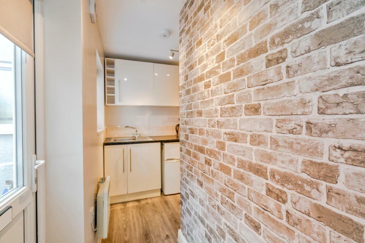Cannock Hotel Apartments Екстериор снимка